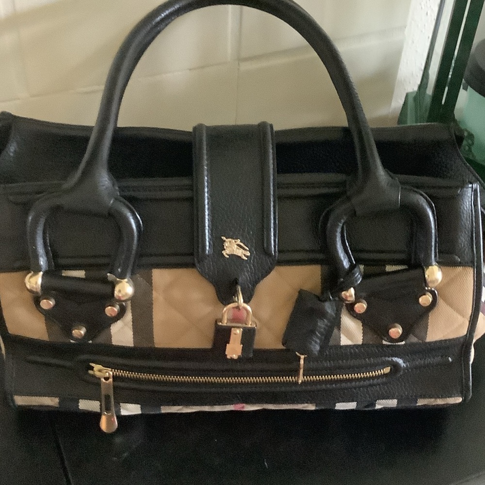 Auth Burberry Manor House check quilted shoulder bag Large Black Leather